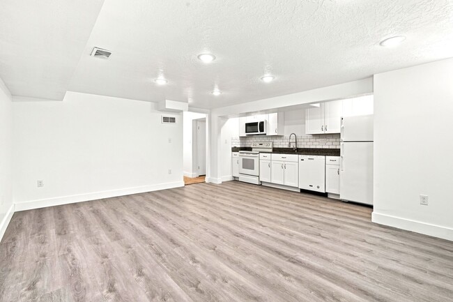 Building Photo - 5256 S 2000 W