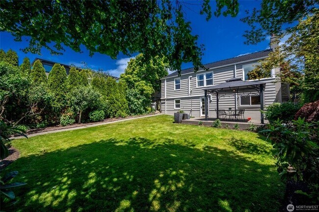 Building Photo - 2607 31st Ave W