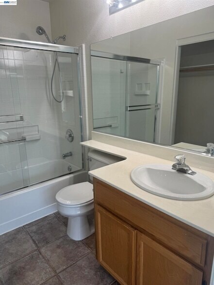 Building Photo - 3162 Golden Crest Common