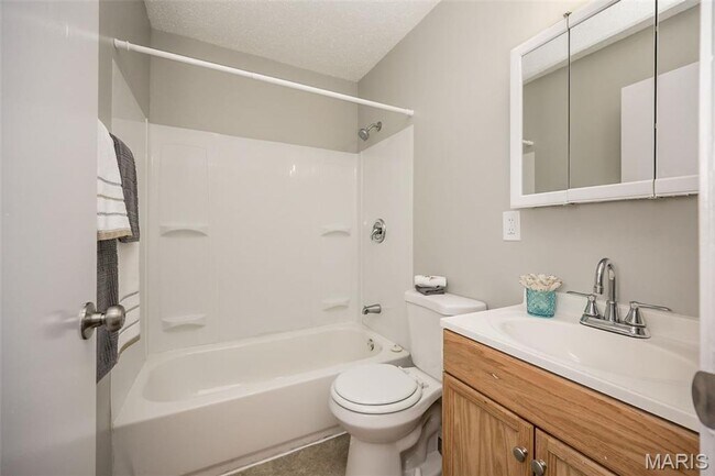 Building Photo - 1060 Kingsbrook Ln