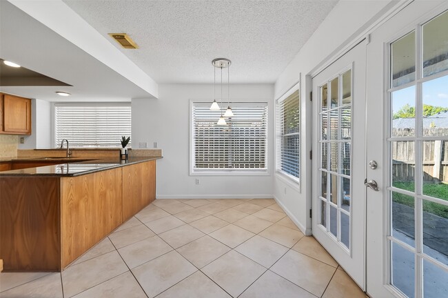 Building Photo - 2307 Brook View Ln