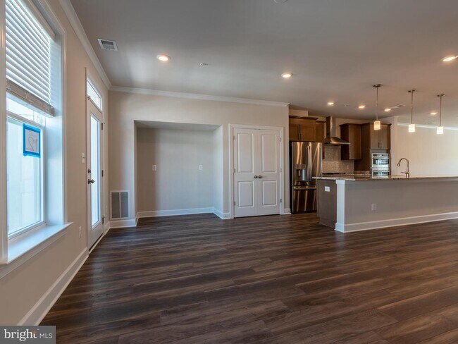 Building Photo - 14965 River Walk Way