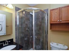 Building Photo - MUST SEE! BEAUTIFUL, 2 BED/2 BATH3rd FL LA...