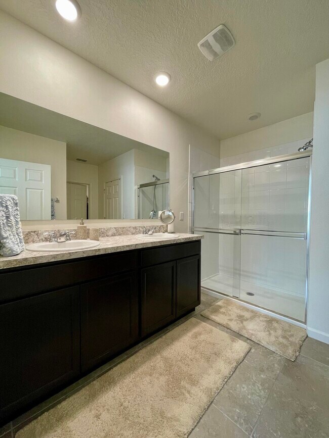 Building Photo - 10574 SW Cambria Ln