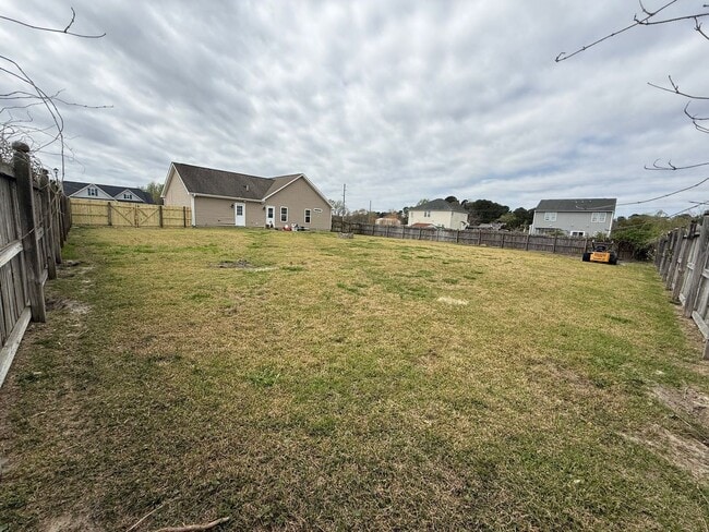 Building Photo - 103 Palin Trail