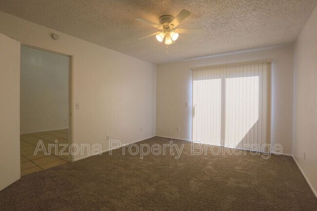 Building Photo - 850 S River Dr