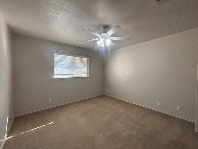 Building Photo - 4-Bed Home in Gated Community with Amenities