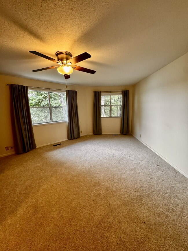 Building Photo - 15344 Dutchmans Dr