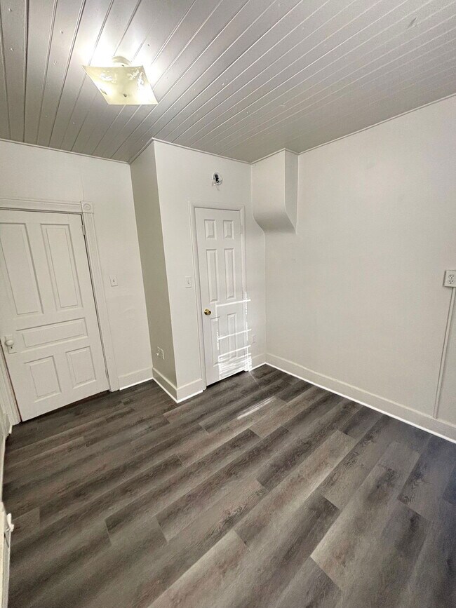 Building Photo - 678 Columbia Ave