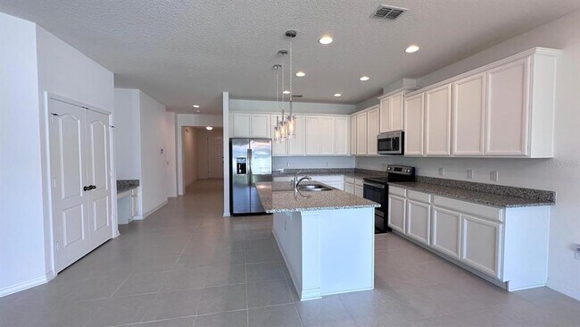 Building Photo - 3331 Forton Dr