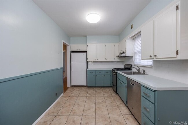 Building Photo - 485 Mineola Blvd