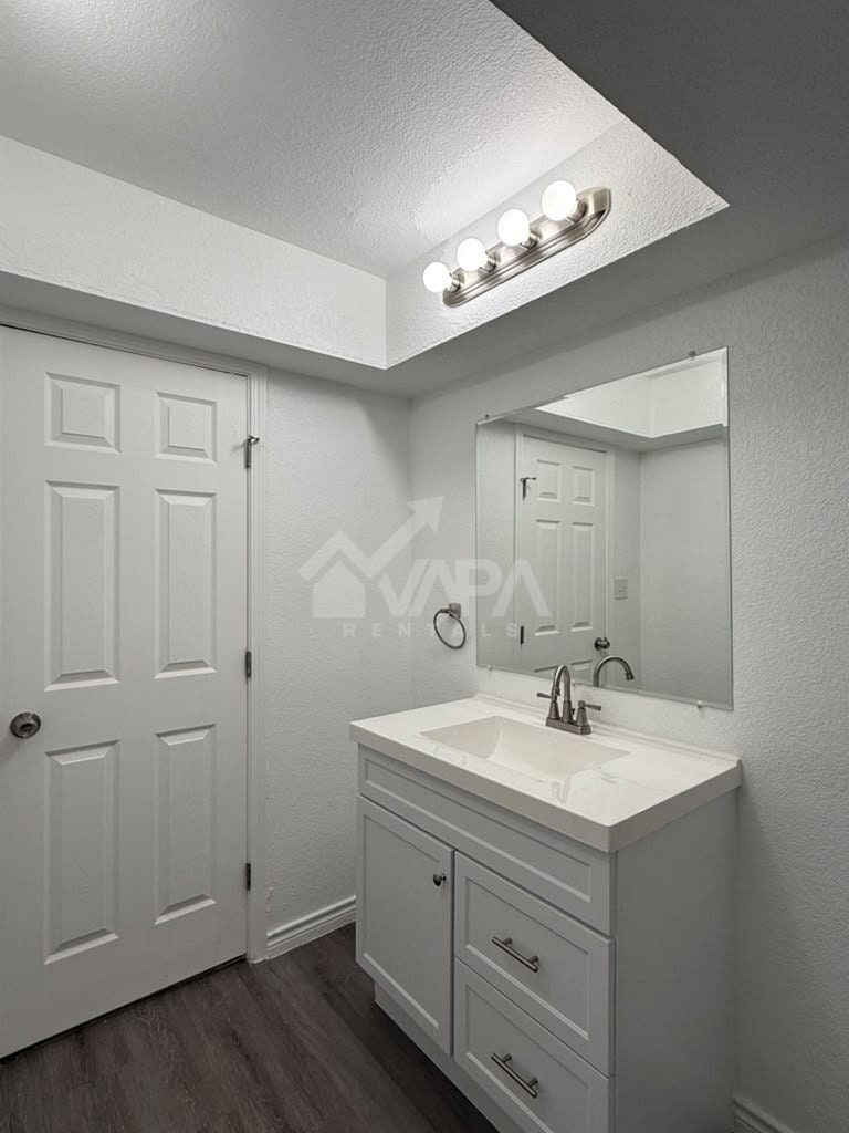 Building Photo - 8007 Lake Forest Dr