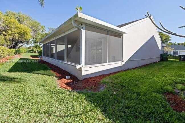 Building Photo - 642 SE 22nd Dr