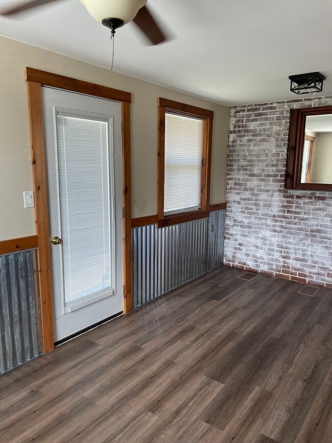 Building Photo - 3 Bed 1 Bath in Shippensburg, PA!