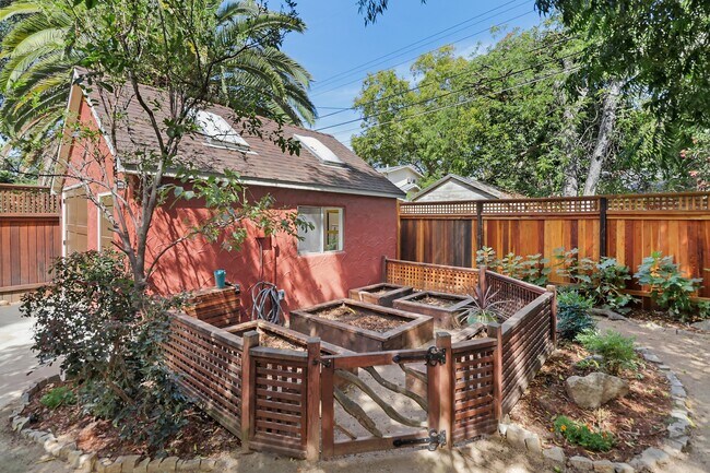 Building Photo - 2549 San Jose Way