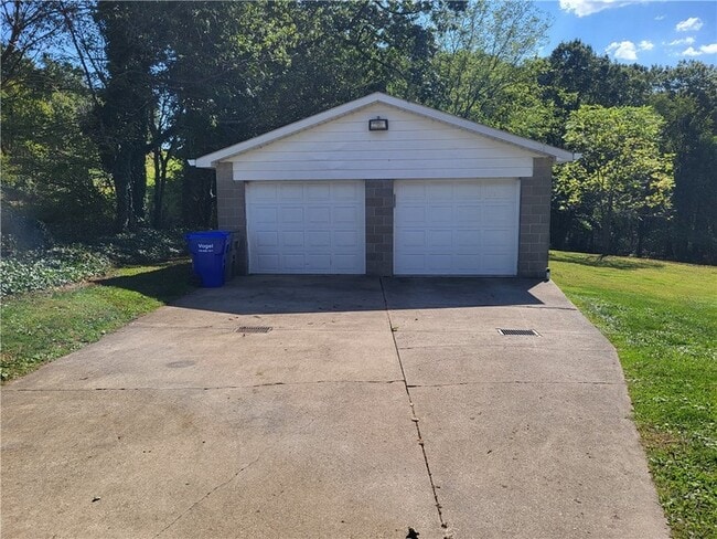 Building Photo - 316 Bullcreek Rd