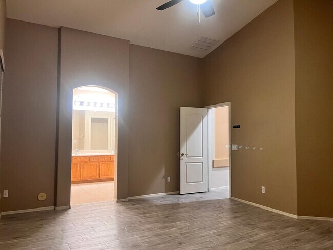 Building Photo - 3107 E Kingbird Pl