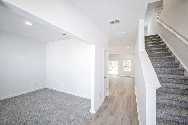 Building Photo - 154 Kingswood Cir