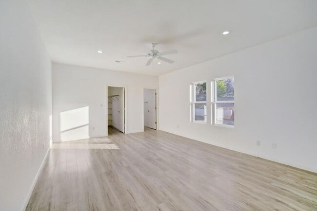 Building Photo - 117 Ori Ct