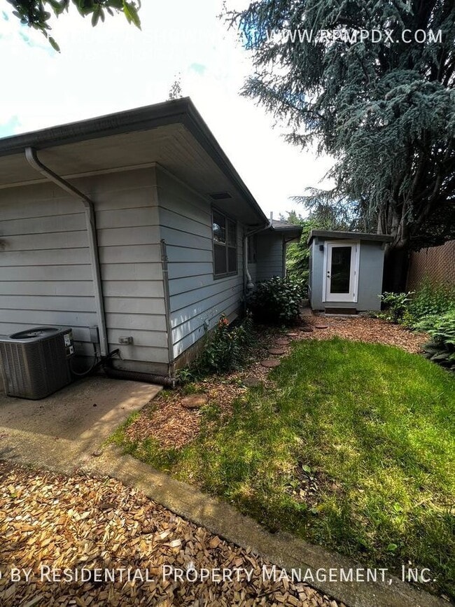 Building Photo - 4434 SW Valona Way