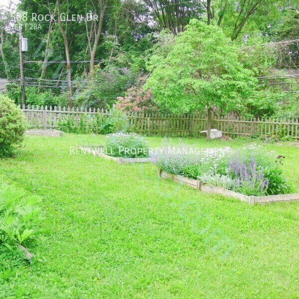 Building Photo - 508 Rock Glen Dr