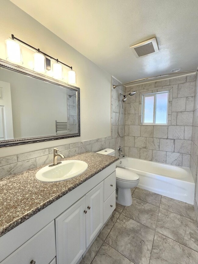 Building Photo - $1,995 - 4 Bed / 1 Bath Home with Fully Fe...