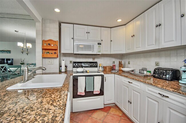 Building Photo - 3540 S Ocean Blvd