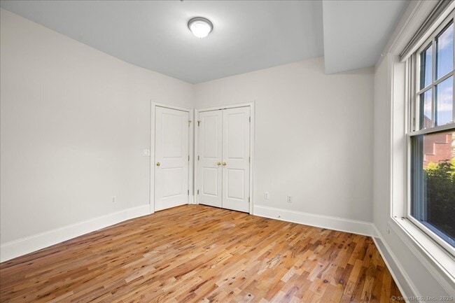 Building Photo - 21 Seir Hill Rd