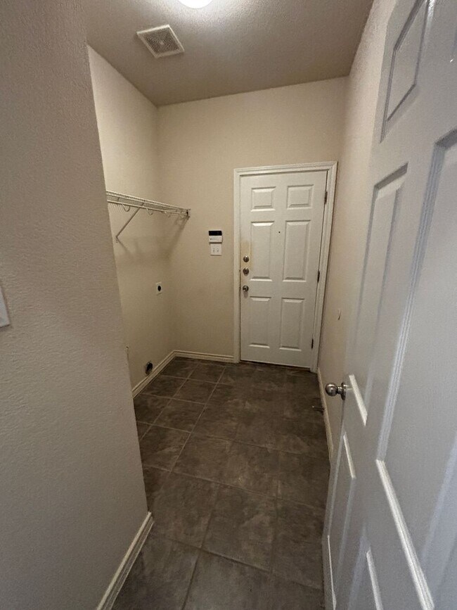 Building Photo - Charming 3 Bed, 2 Bath Home | 2,166 Sq Ft ...