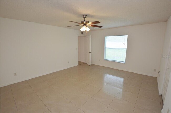 Building Photo - 18 Pittwick Ln