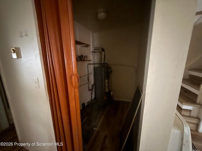 Building Photo - 307 School St