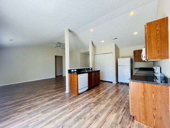 Building Photo - 3038 Regency Oaks Dr