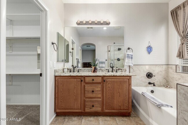 Building Photo - 10606 W Adam Ave