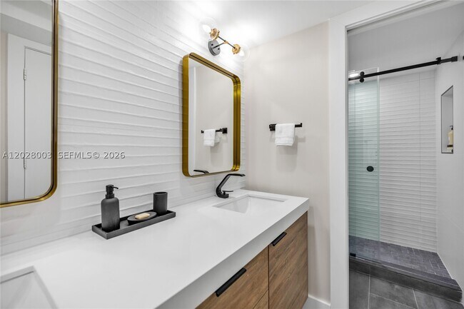 Building Photo - 6917 Collins Ave