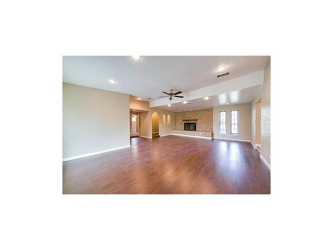 Building Photo - 1724 Midcrest Dr