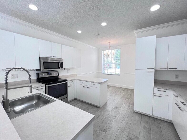 Primary Photo - 725 NW 156th Ave