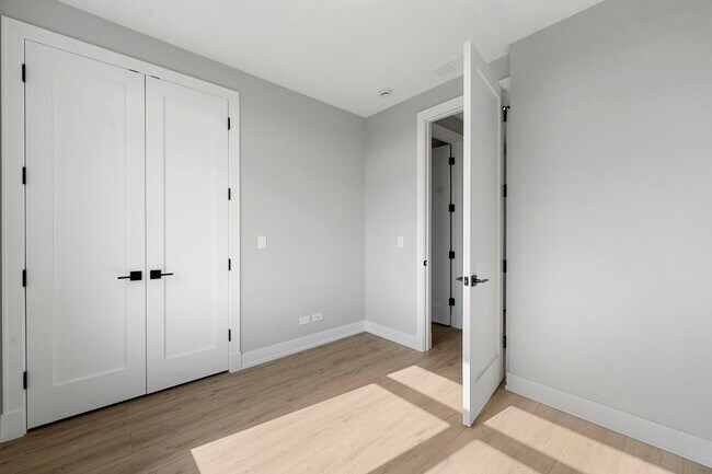 Building Photo - 2355 W Flournoy St