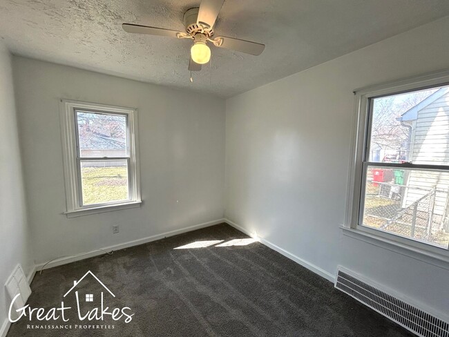 Building Photo - Stunning 3 Bedroom 1 Bathroom now available for rent