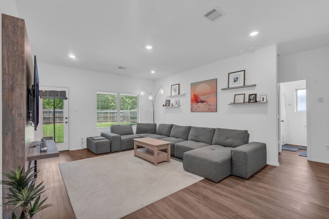 Building Photo - 1413 Cantabria Ct
