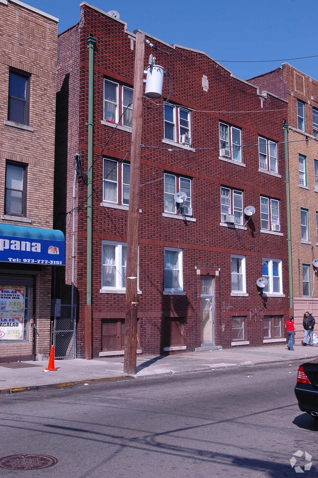 Primary Photo - 316 Madison St