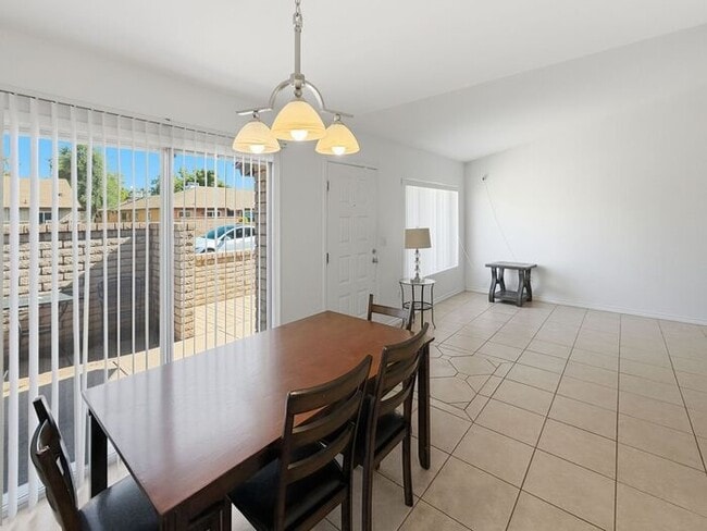 Building Photo - Townhome in the heart of Tempe!