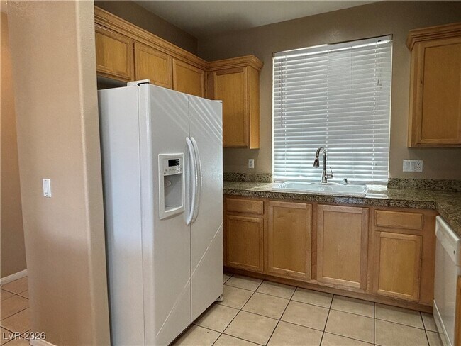 Building Photo - 6260 Huntington Ridge Ave