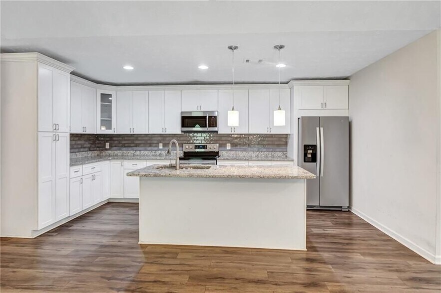 Building Photo - 5772 Lilburn Stone Mountain Rd