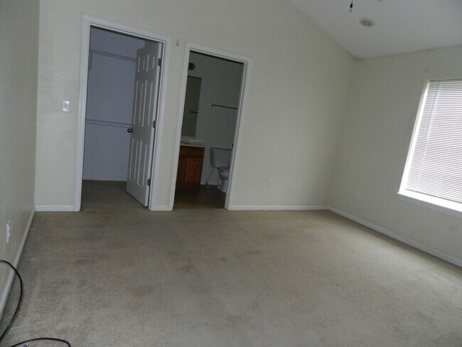 Building Photo - 222 Settlers Pass