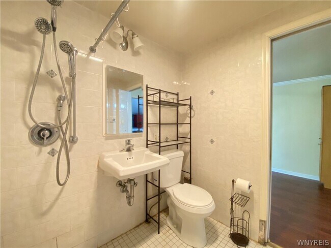 Building Photo - 3 Glenwood Ave