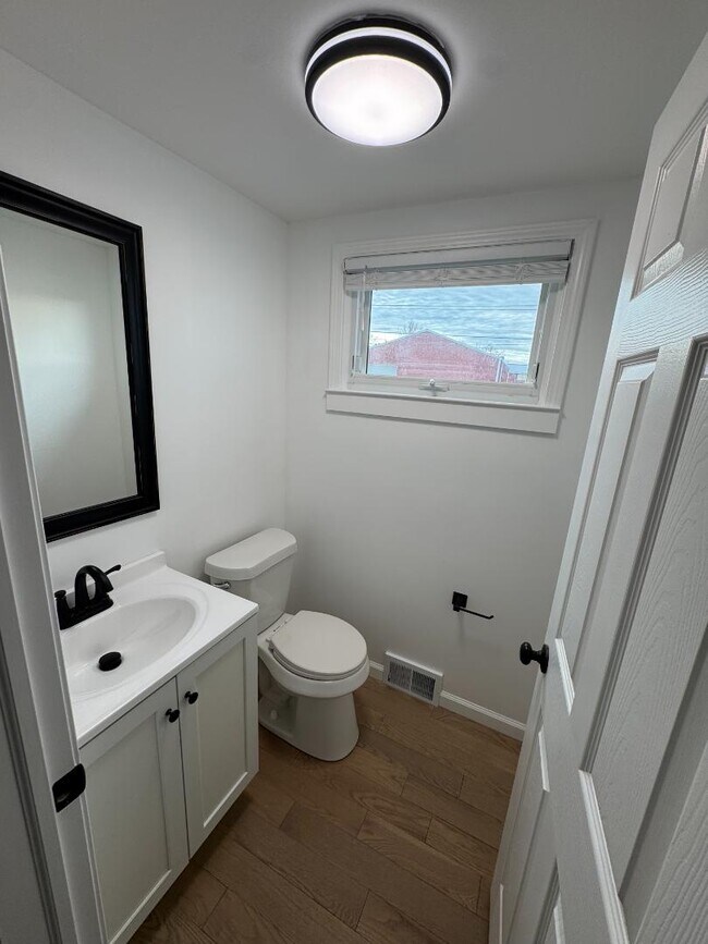 Building Photo - 8106 Warner Rd