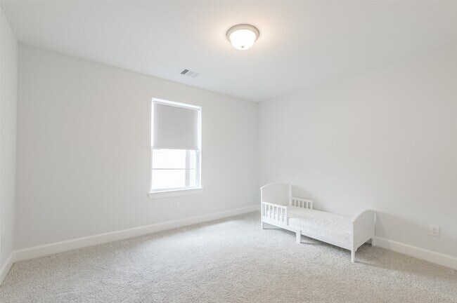 Building Photo - 307 Parker St