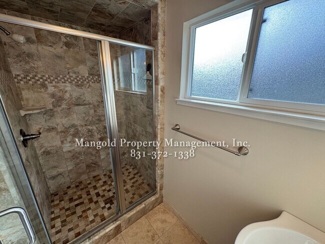 Building Photo - Beautiful 3-Bed, 2 Bath Mission Fields Home in Carmel-by-the-Sea with Modern Kitchen and Hardwood...