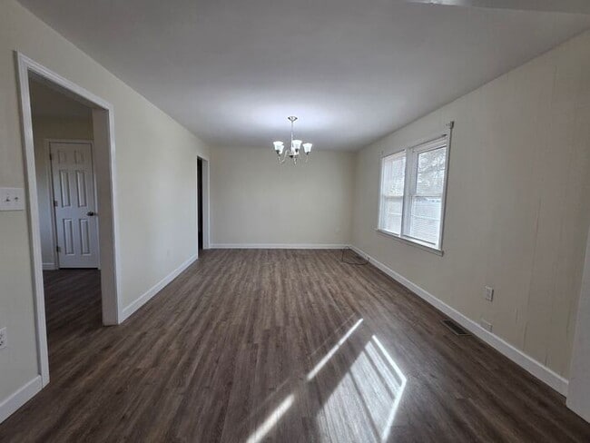 Building Photo - Beautiful Brick - Ranch Style Home!