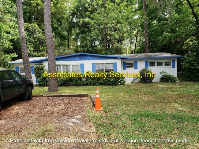 Primary Photo - Spacious 4 Bedroom in Mason Manor